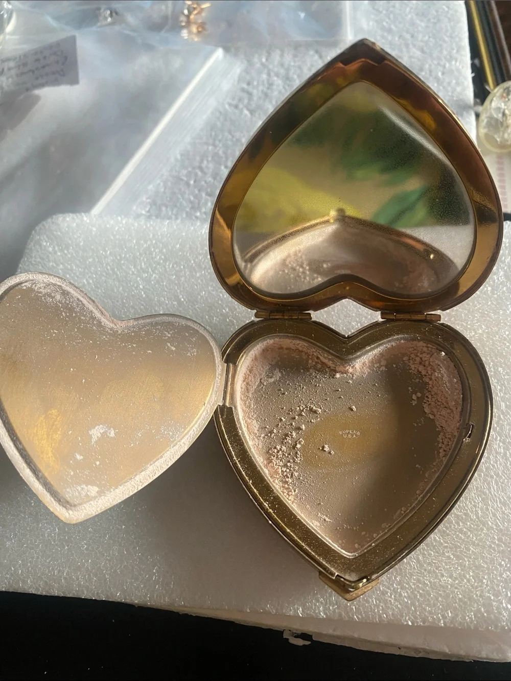 Superb Vintage Pink Marbled Heart Compact Gold Trim